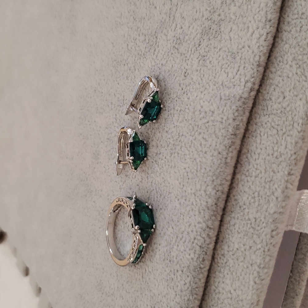 Silver Tone Faux Emerald Ring(sz7) and Earring Set